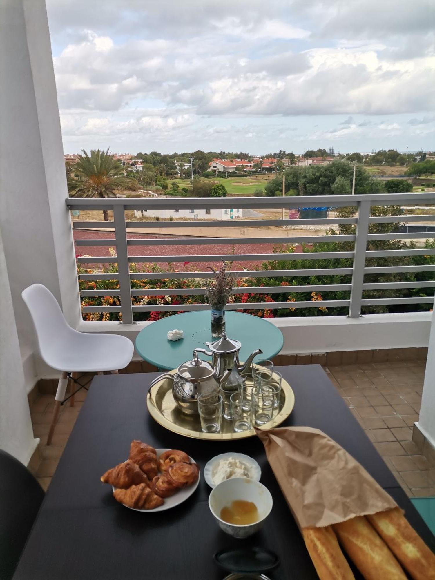 Grand Appartement Vue Golf A 2 Min De La Plage Bouznika Exterior photo